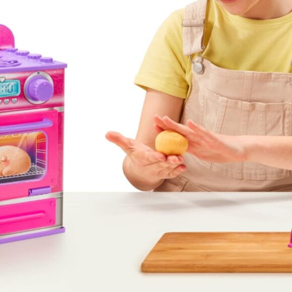 Cinnamon Treatz Oven–Interactive Bake & Reveal Oven Playset w/Mystery Scent - Picture 4 of 8